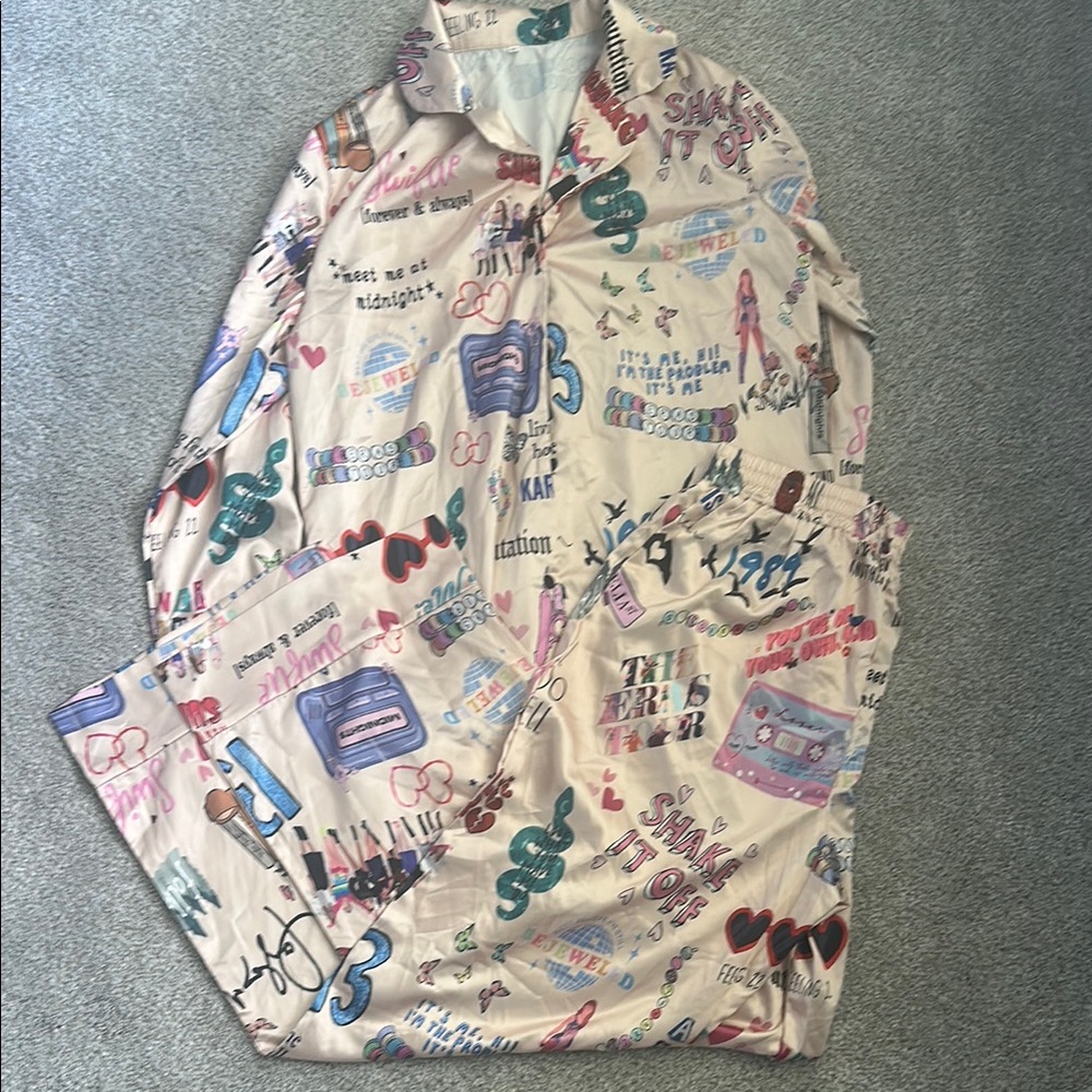 Taylor Swift Graphic Print Pajama Set